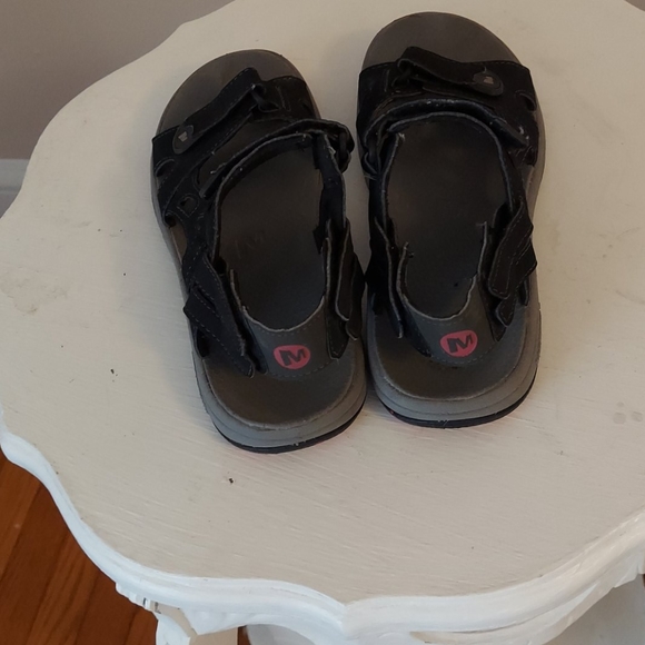 Shoes - Picture 3 of 4